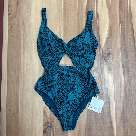 Baku Cut Out One Piece - Size 8CAN - Picture 5 of 7